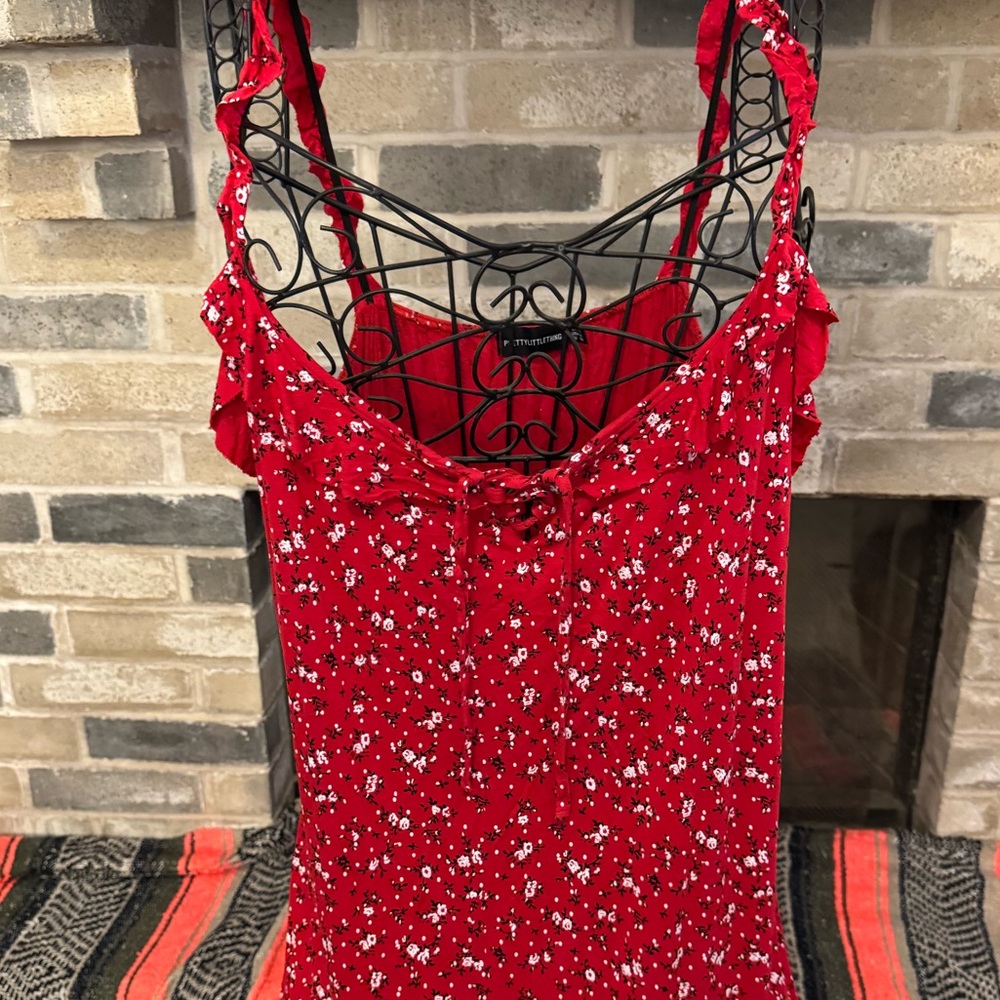 PrettyLittleThing Red Floral Sleeveless Dress - Picture 5 of 5